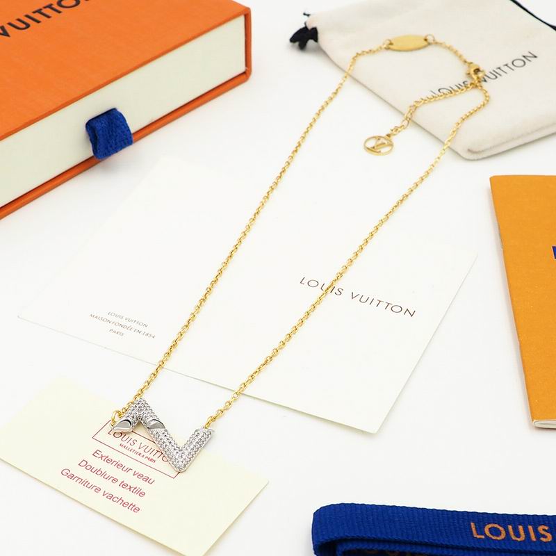 LV Necklace 03lyr227